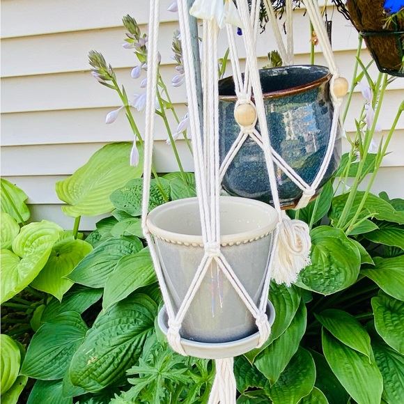 🪴Like New-2 Cream Macrame Pot/Plant Hangers-& 2 One Of A Kind Pottery Planters - Picture 3 of 16